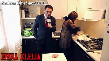 A Senhora Divina Klelia destrói e cozinha duas bolas para Andrea Diprè