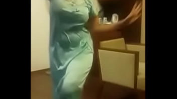 インドの妻のダンス