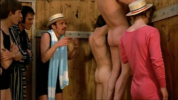 Gloryhole Vintage Threesome - In The Sign of The Taurus (1974) Cena de sexo 2