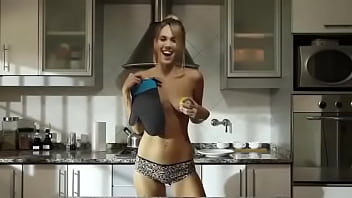 Antonella Balague cocinando desnuda Receta 1 Salchichitas Envueltas