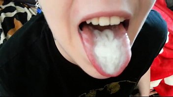 Girlfriend takes all sperm in mouth