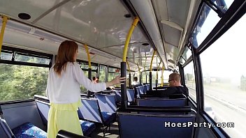 公共バスでチンポを共有する素人痴女