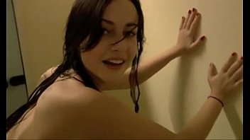 Немецкий секс в раздевалке у бассейна в любительском видео