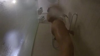 Lisa Masseuse spied in the shower