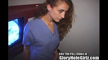 Freche Tampa-Krankenschwester schluckt Samenproben im Gloryhole!