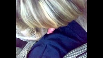 Cinzia gives a blowjob in the car