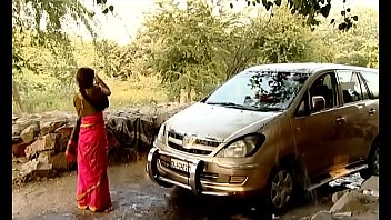 --- Indian Village Bhabhi Washing Car .. {UNCUT EXCLUSIVE SCENE} ... DOIT REGARDER