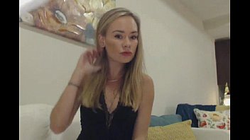 camskiwi.com blonde webcam babe fucking pussy with her toy