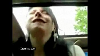 Slut lifts her skirt and gets fucked in the car