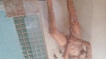 esposa tomando banho