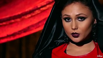 Twistys.com - Cena sexy de vampiro xxx com Ariana Marie