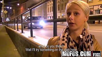 Mofos - Public Pick Ups - Arsch im Flur eines Apartments mit Tonya