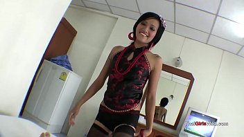 Superba pompino da una prostituta thailandese sexy