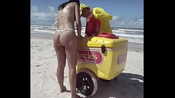 Fiestacasaldf: Micro bikini wife buying popsicles