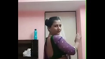Tetona pooja bhabhi seductive dance