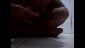 Brand new tight pussy Playing Siririca in the Bathroom,