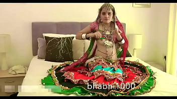 Gujarati Indian Babe Jasmine Mathur Garba Dance and Showing Bobbs