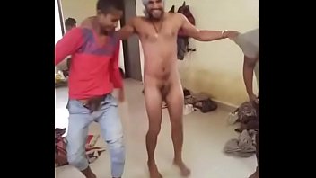 インドのデジの男の子面白いヌードダンス