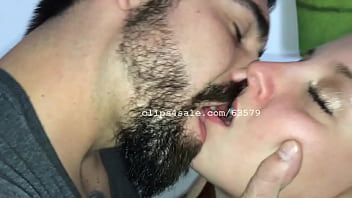 Casey e Aaron Kissing Video 1
