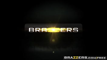 Brazzers - Hot And Mean -) Demi Lopez, Gia Paige) - Quello è il mio ragazzo cagna