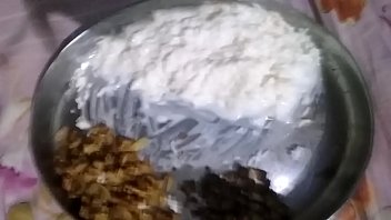 Àn Indian slave eating cum rice by mistress