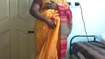 desi indio cachonda tamil telugu kannada malayalam hindi esposa infiel vanitha vistiendo color naranja sari mostrando grandes tetas y coño afeitado presionar tetas duras presionar nip frotando coño masturbación