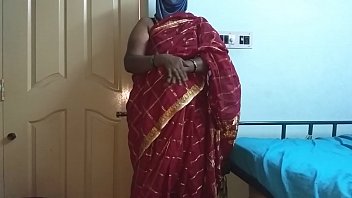 desi indio tamil telugu kannada malayalam hindi esposa infiel cachonda vanitha vistiendo sari de color rojo cereza mostrando grandes tetas y coño afeitado presionar tetas duras presionar nip frotando coño masturbación