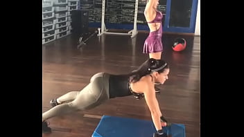 In the gym doing exercises to strengthen my butt more ---- Hello friend, excuse me ... I live in Venezuela I am without money for my ... help me just by entering and giving SKIP AD in this link-- http: // met. bz / abigaila help me please