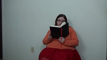 Velma liest und reitet