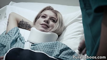 Paciente tatuado sendo fodido