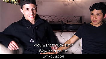Zwei spanische Latino-Jungs von Twink werden dafür bezahlt, vor dem Kameramann gefickt zu werden