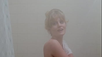 Beverly D'Angelo nua no chuveiro em 'National Lampoon's Vacation' (1983)