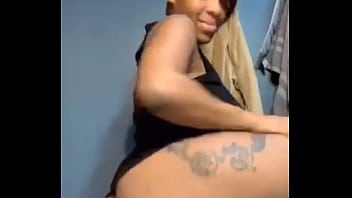 Sexy black girl shaking her ass naked on periscope
