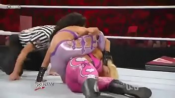 Melina vs Natalya Divas Championship match.