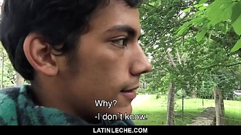 LatinLeche - Süßer Latino-Junge lässt sich sein Arschloch von einem hungrigen Hengst eincremen