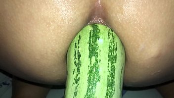 extreme analdilatation - zucchini