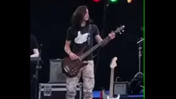 NikoTin plays bass without a trawl