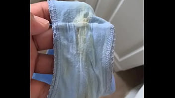 The panties of my 18-year-old stepdaughter Oli and I saw the handjob