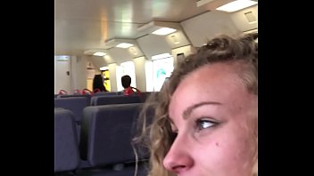 Angel Emily делает публичный минет в поезде и глотает сперму !!