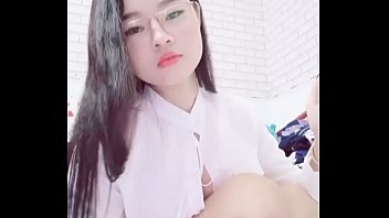 Kieu Trinh bigo live lộ đầu vú 23/7/2019