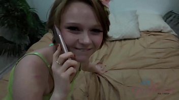 Невинную 18летнюю девушку трахнули по телефону с бойфрендом Люси Валентайн любительское видео