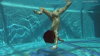 Irina Russia shows sexy body underwater