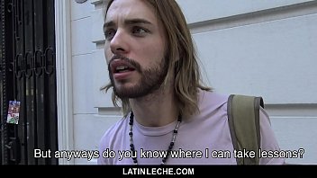 LatinLeche - Der Latino Kurt Cobain Lookalike fickt einen geilen Kameramann gegen Geld