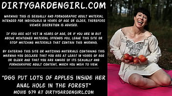 Dirtygardengirlは森の彼女の肛門の穴の中にたくさんのリンゴを入れました
