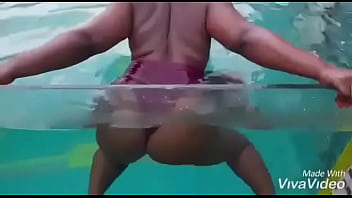 Big ass ebony Vera caught in swimming pool tweaking