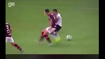 Pikachu fucking Flamengo's defense
