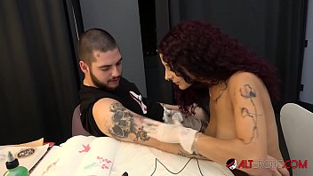 Fodendo a minha tatuadora sexy big tit Mara Martinez