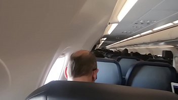 sání penisu v letadle