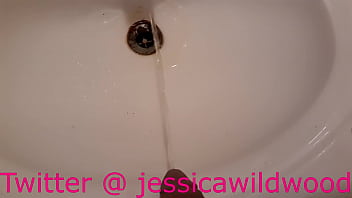 Jessica wildwood Piss's in the sink 2020