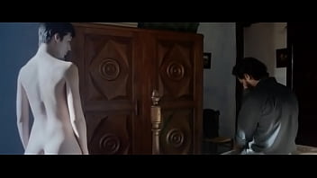 Ursula Corberó a Tokyo of La Casa de Papel in a Totally Peladinha Movie Scene